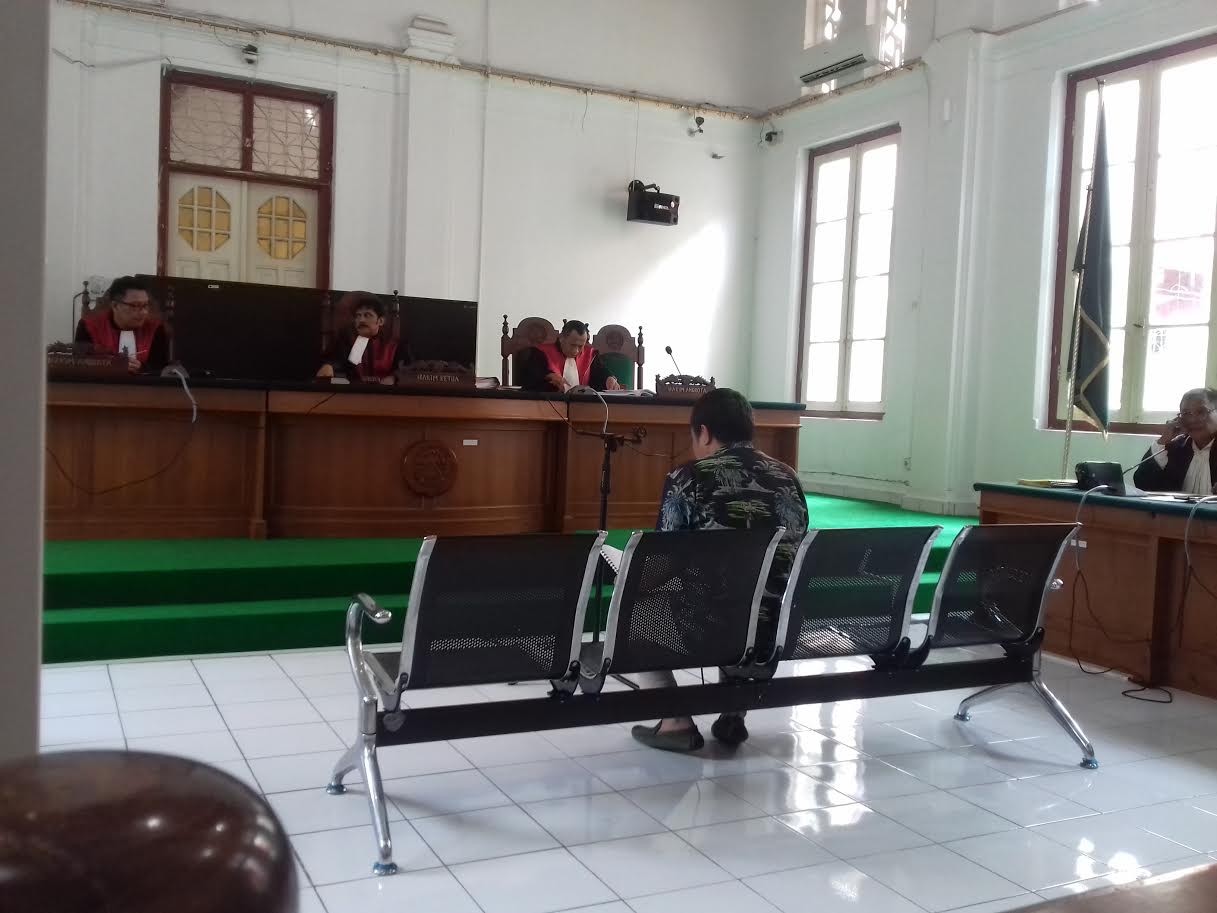 Tak Terima Tuntutan Jaksa, Andi Mappatunru Menangis di Depan Majelis Hakim