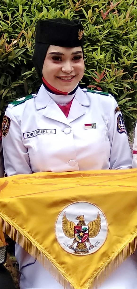 andi-reski-s-pembawa-baki-bendera-merah-putih-di-kabupaten-bone.jpg