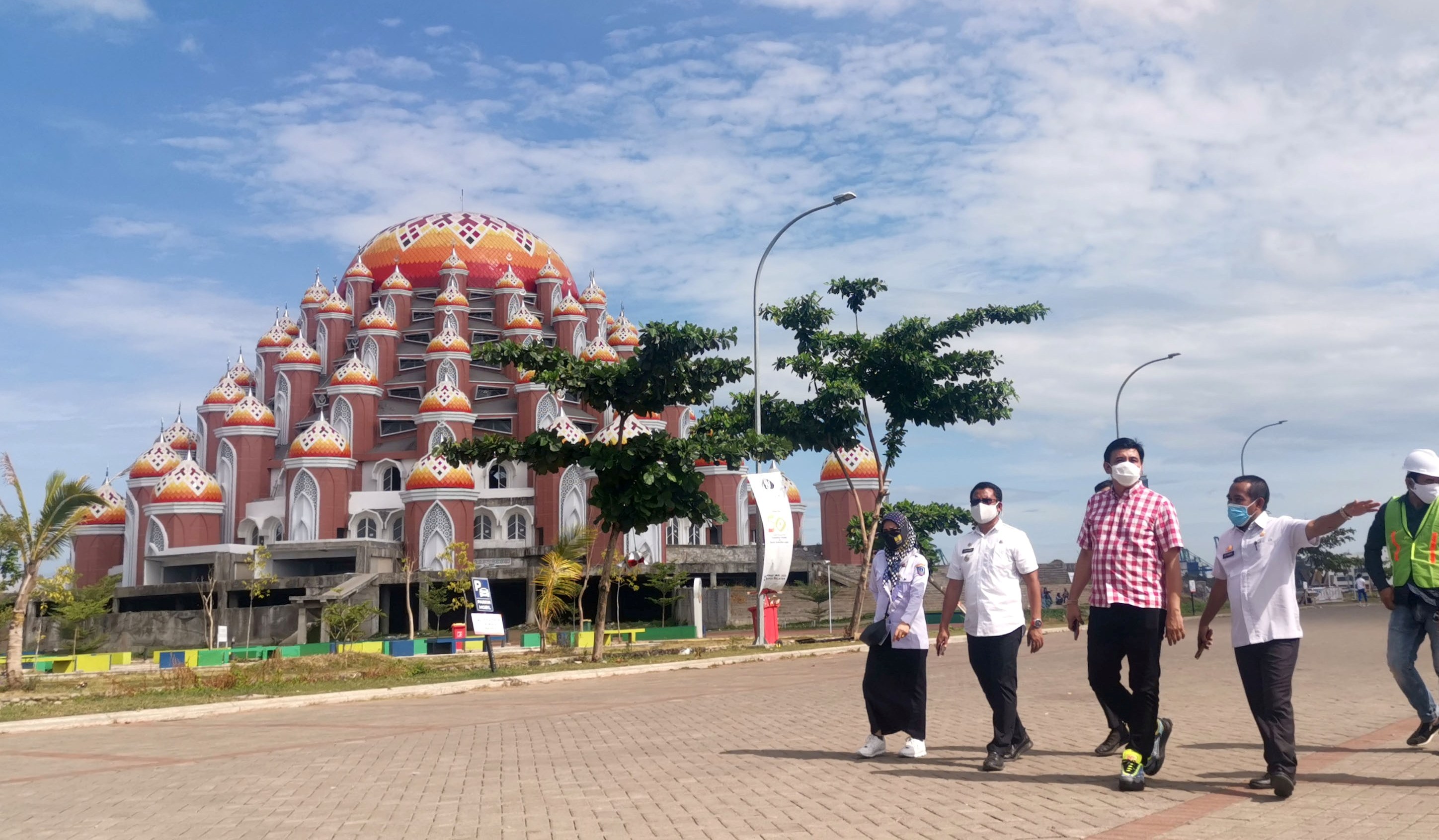 Politisi PDIP Rudy Pieter Goni Tinjau Masjid 99 Kubah Makassar, Mulai Dipakai di Ramadan Tahun 2021