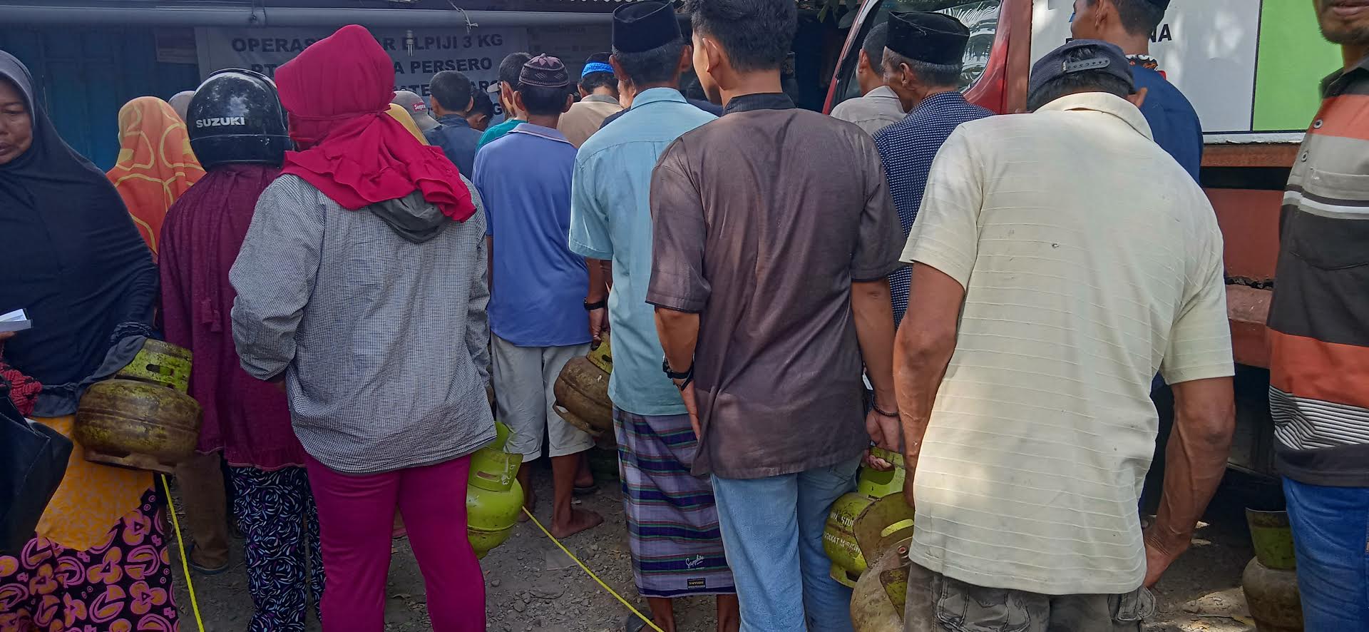 Susahnya Dapat Gas Elpiji 3 Kg di Maros Jelang Iduladha, Warga Sampai Antre di Pengecer