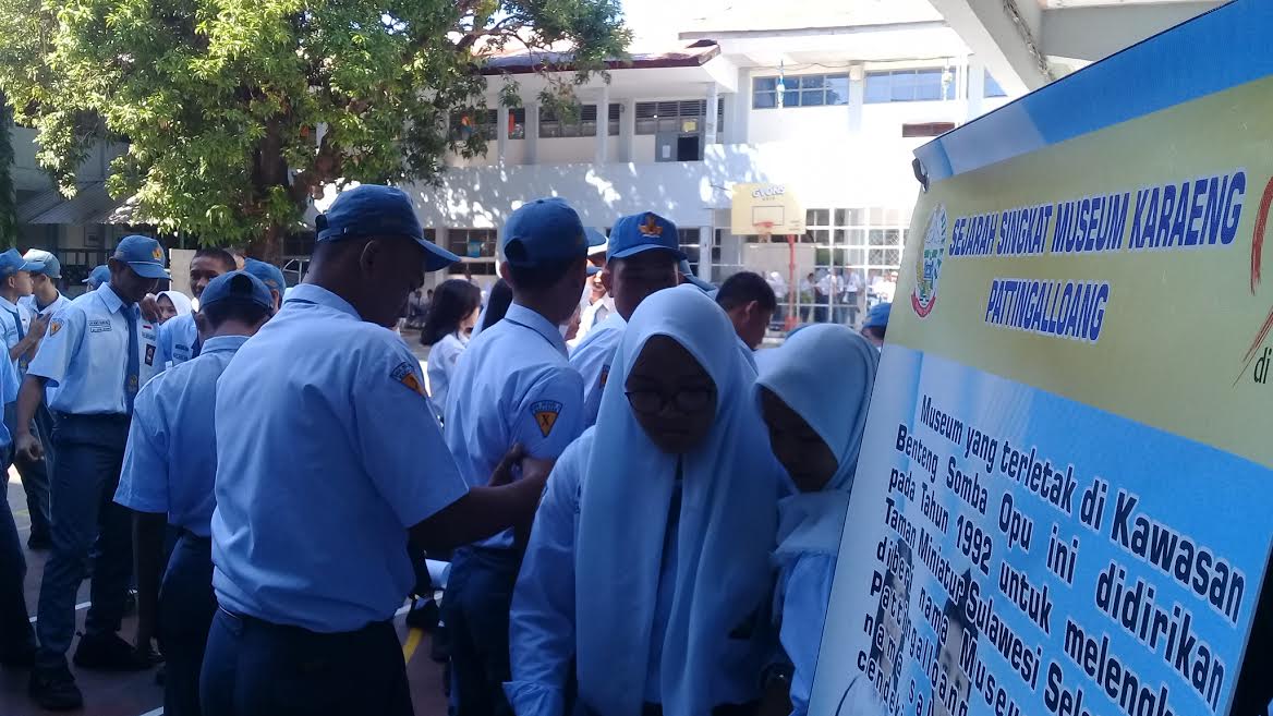 antusiasme-siswa-sman-3-makassar-mengikuti-roadshow-museum.jpg