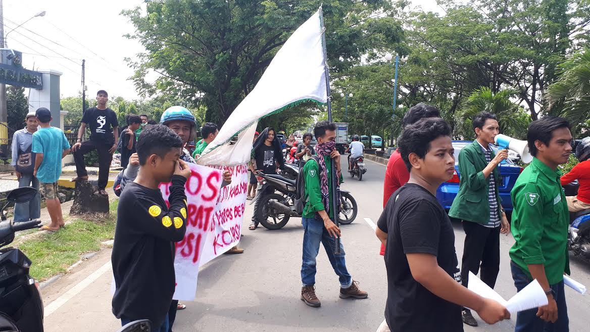 Mahasiswa Desak Polres Maros Seret Tersangka Korupsi