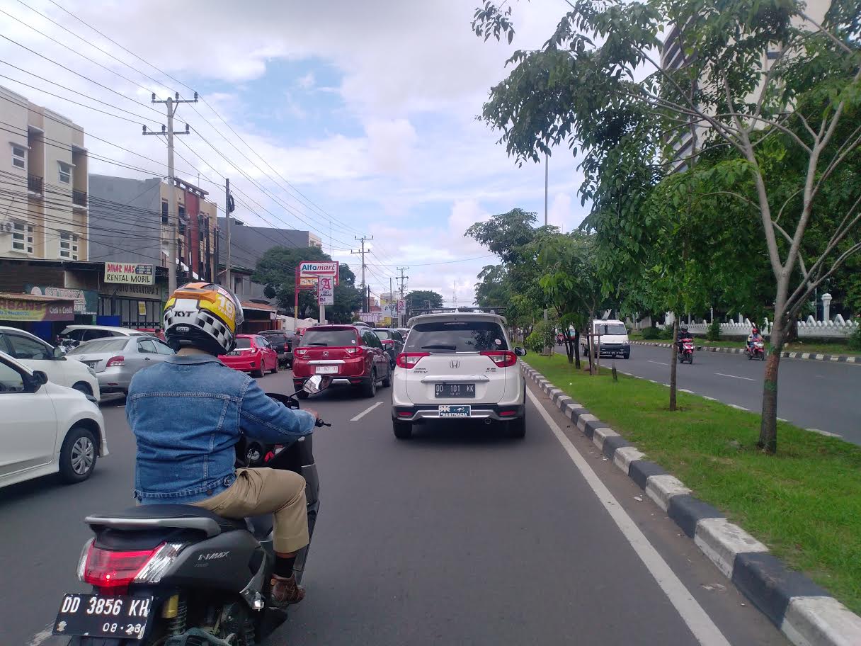Traffic Update: Arus Lalin Depan Kantor Gubernur Ramai Lancar