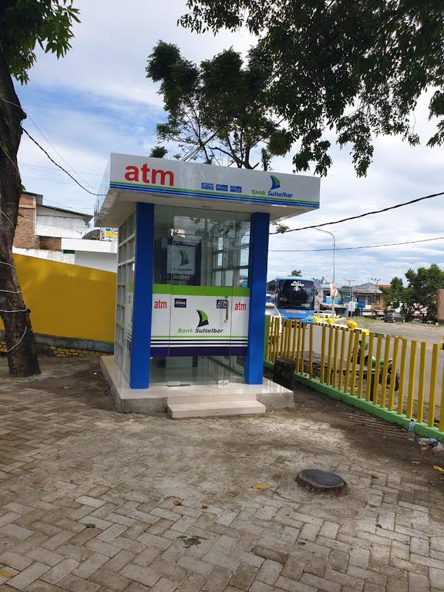 atm-baru-bank-sulselbar-di-gallery-ukm.jpg