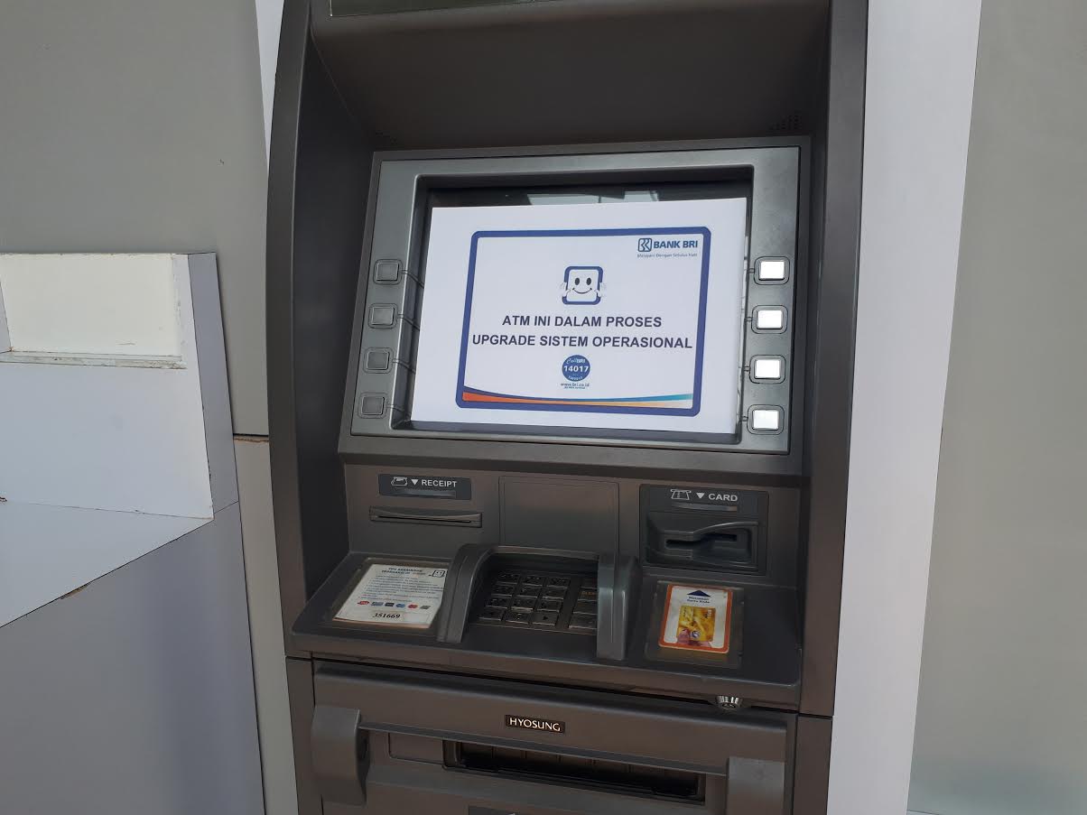 atm-bri-masjid-raya-pada-mesinnya-tertulis-atm-ini-dalam-proses-upgrade-sistem-operasional.jpg