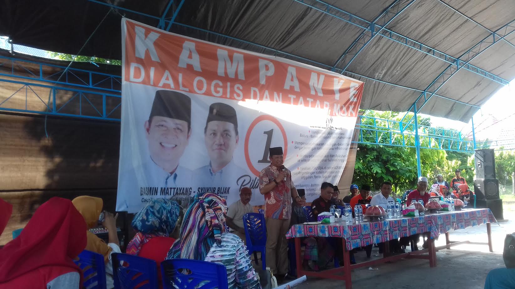 Basmin-Syukur Janji Bangun Jalan 200 Kilometer