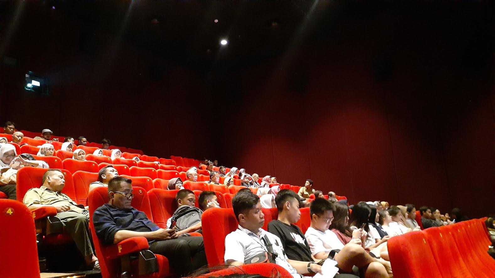 Balai PPI dan Karhutla Sulawesi Nobar Film Semes7a di Nipah Mal