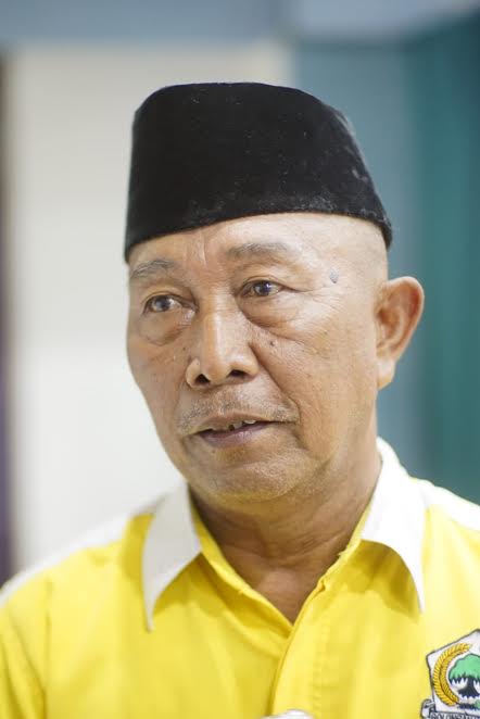 bambang-ketua-okk-dpc-partai-golkar-kecamatan-biringkanaya_20180614_154257.jpg