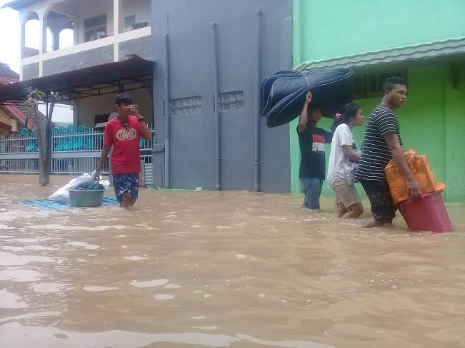 banjir-di-perumahan-bung-permai-makassar2.jpg