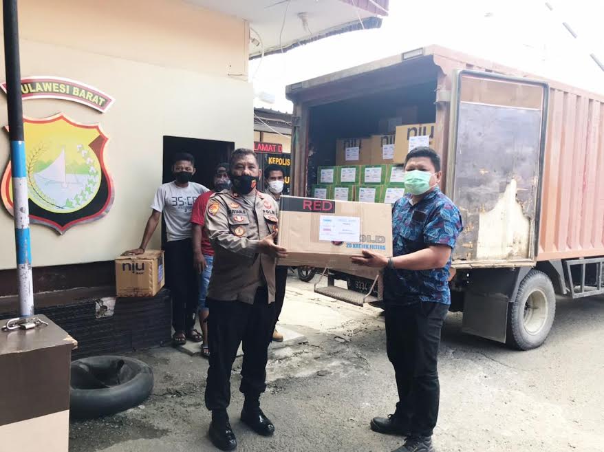 bantuan-dari-pt-unggul-widya-lestari-untuk-korban-gempa-sulbar-tiba-di-mapolresta-mamuju.jpg