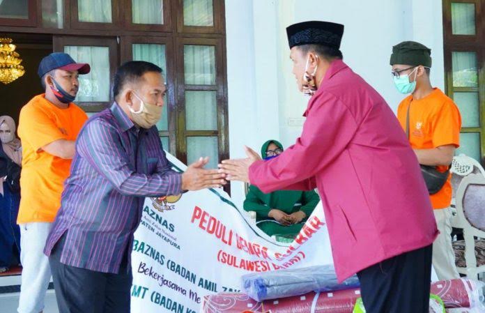 baznas-dan-badan-kontak-amil-zakat-kabupaten-jayapura-bkmt-menyerahkan-bantuan.jpg