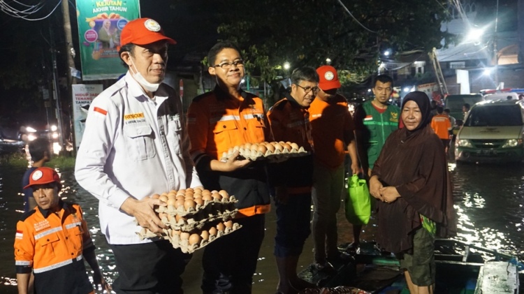 baznas-makassar-salurkan-bantuan-bagi-korban-banjir-di-biringkanaya-dan-manggala.jpg