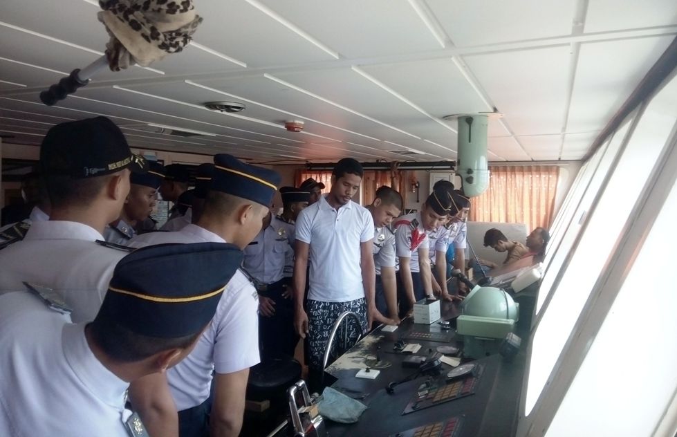 Di PT IKI, Taruna Polimarim AMI Belajar Navigasi di KM Sabuk Nusantara - belajar-navigasi_20170601_014822.jpg