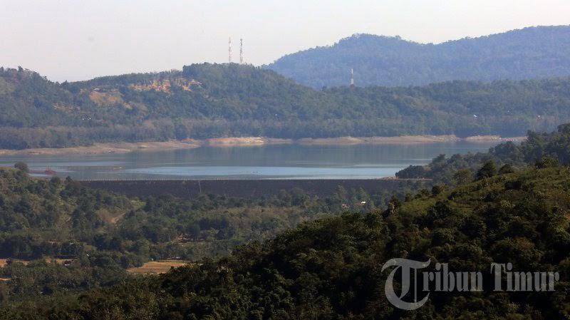 bendungan-bili-bili-nampak-dari-desa-bissoloro.jpg