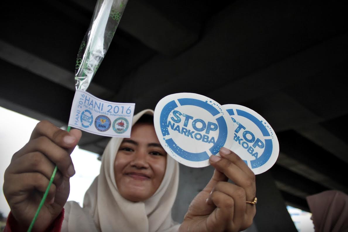 FOTO: Gandeng Mahasiswa, BNNP Sulsel Sosialisasi ke Pengguna Jalan - bnnp-sulsel_20160616_231338.jpg