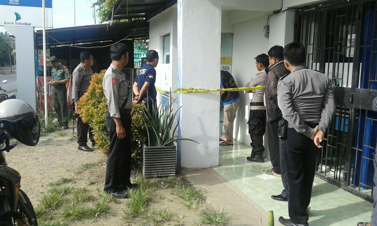 Mesin ATM Bank Sulselbar di Camba Dirusak Empat Maling Bermobil