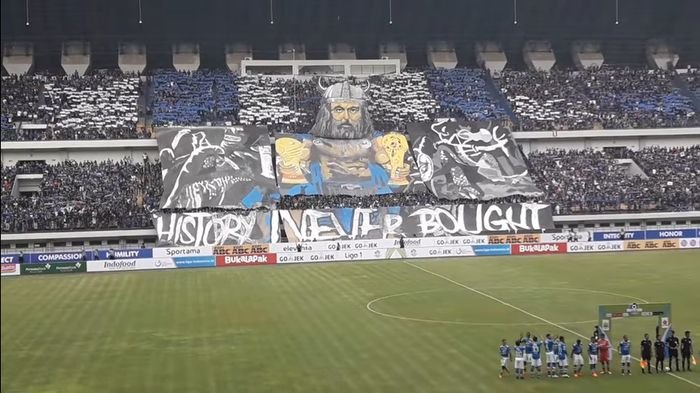 Big Match Persib vs PSM: Viking Siapkan Koreo Khusus, Suporter PSM Lakukan Ini