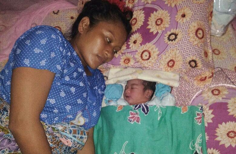 Mau Hadiri Kampanye Pata-Emmy, Warga Walenrang Melahirkan di Mobil