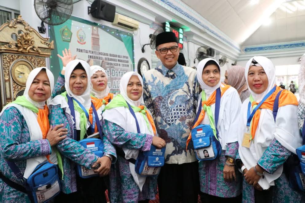 Antar JCH Bantaeng, Nurdin Abdullah Minta Jamaah Doakan Indonesia