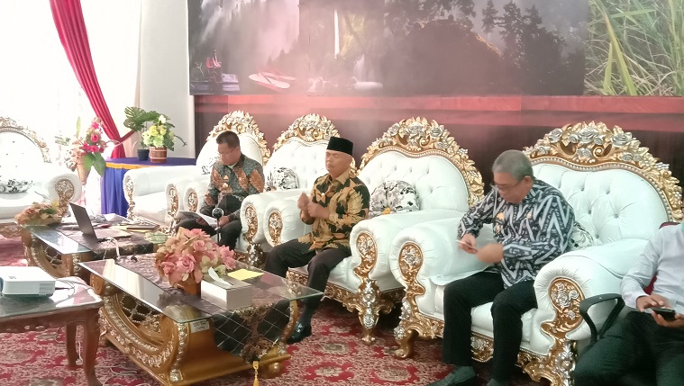 bupati-enrekang-muslimin-bando-tengah.jpg