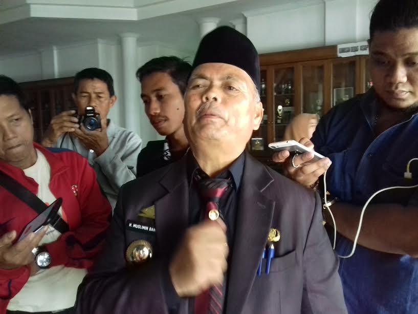 bupati-enrekang-muslimin-bando_20170201_142749.jpg