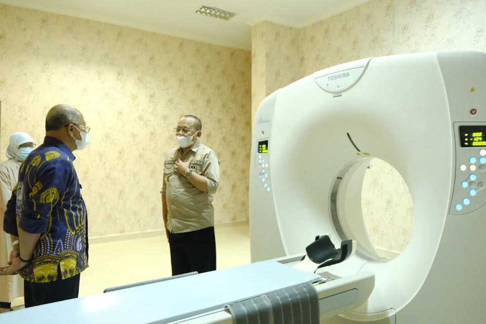 bupati-jeneponto-iskan-iskandar-saat-berkunjung-ke-rsud-latopas-kamis-142021.jpg