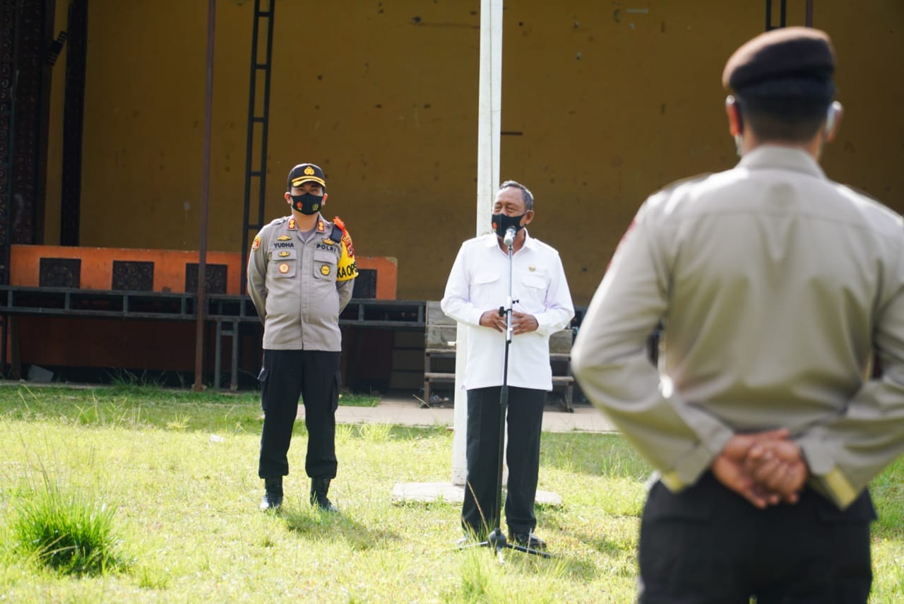 bupati-kalatiku-paembonan-mengikuti-apel-ops-yustisi-di-lapangan-bakti.jpg