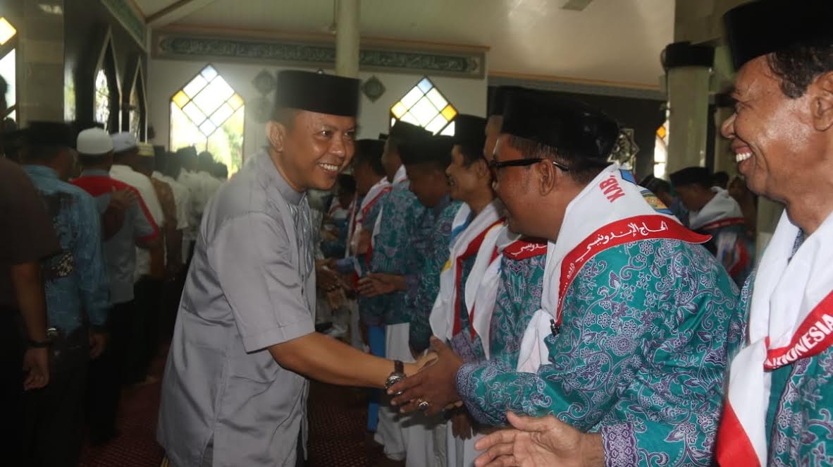 Bupati Basli Ali Lepas 114 JCH Selayar di Masjid Agung Al-Umaraini Benteng