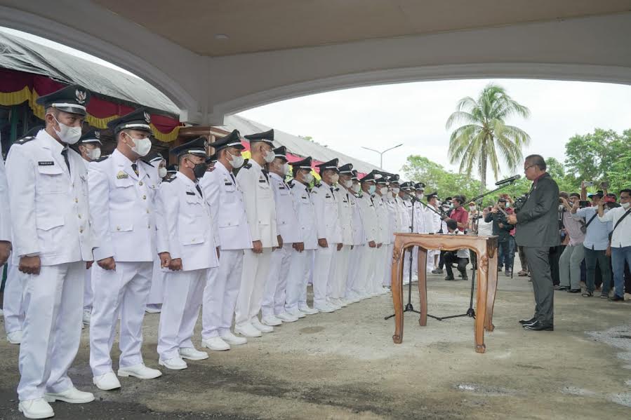 Lantik 90 Kepala Desa di Luwu, Basmin Mattayang: Jangan Ada Tendensi dan Sentimen