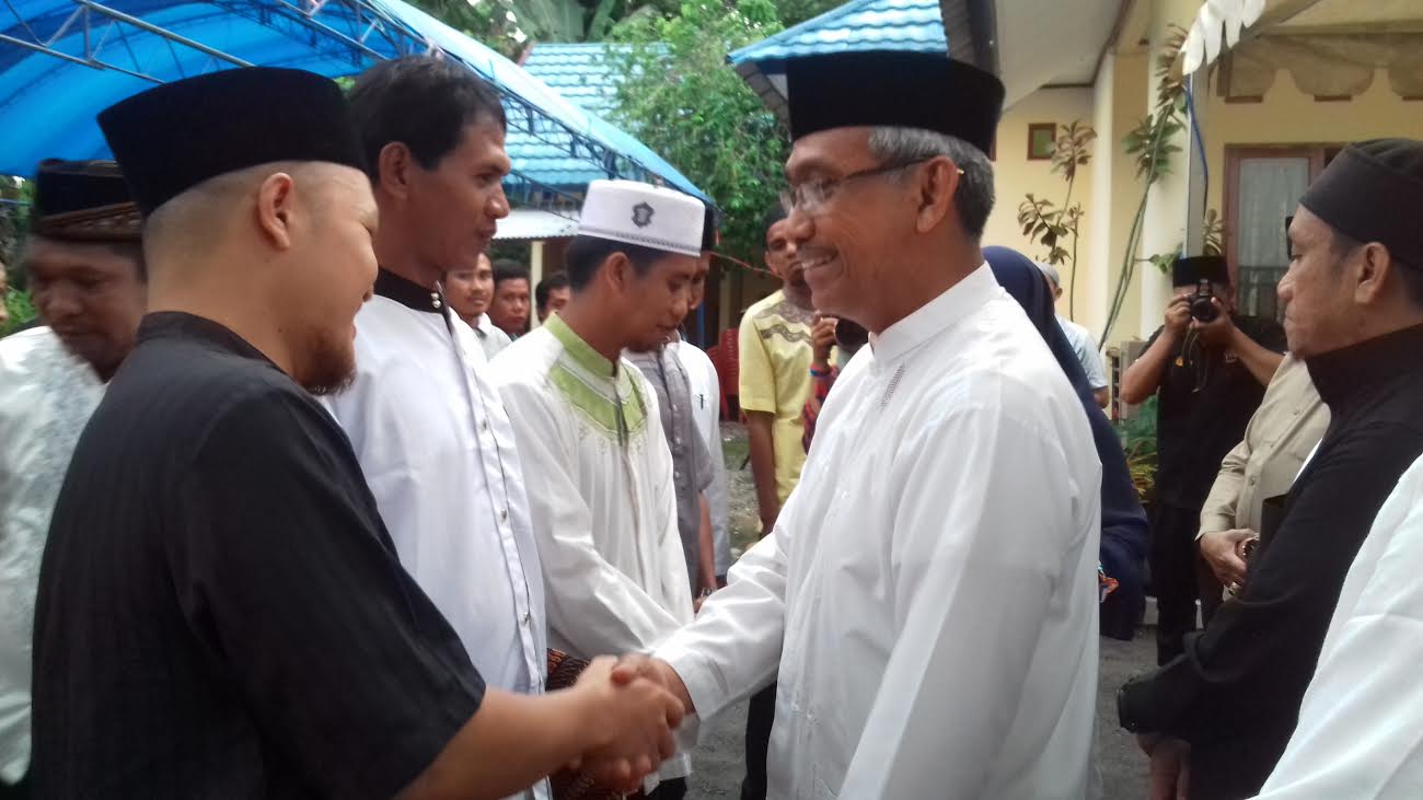 bupati-luwu-timur-1_20170604_224552.jpg<pf>bantuan-bupati_20170604_224551.jpg