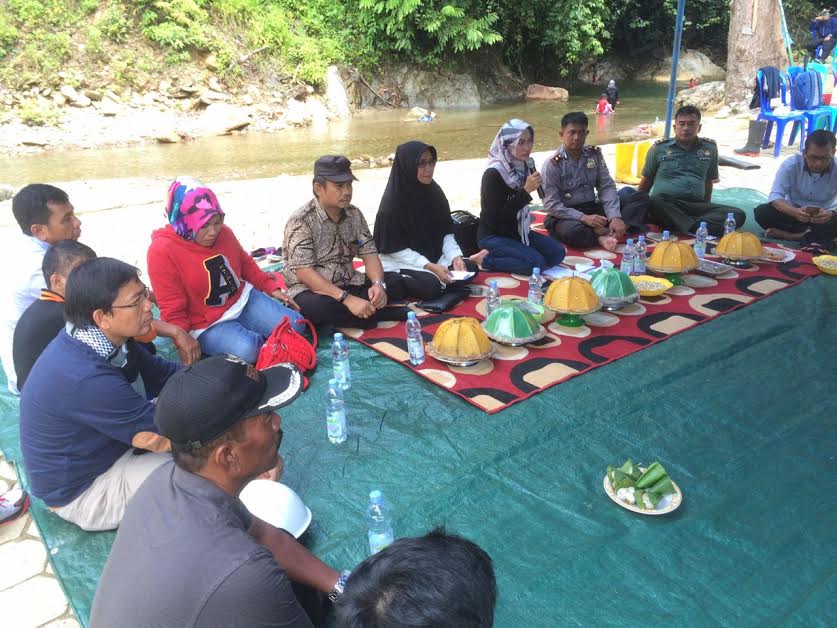 Redam Konflik, Bupati Indah Kumpul Warga di Air Terjun Bantimurung
