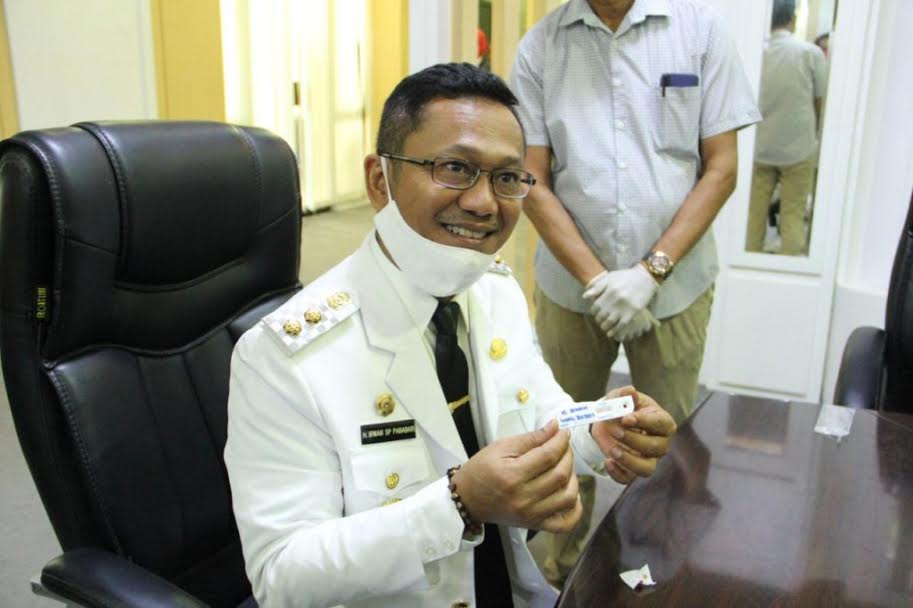 bupati-mamuju-h-habsi-wahid-dan-wakil-bupati-mamuju-h-irwa-sp-pababari-ikut-rapid-test-1.jpg