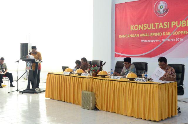 bupati-soppeng-a-kaswadi-razak-membuka-kegiatan-konsultasi-publik_20160304_192516.jpg