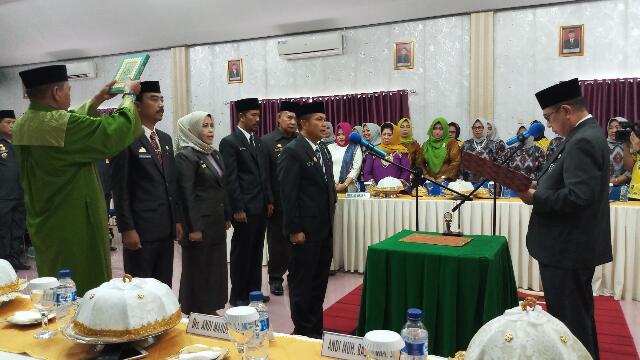 bupati-wajo-andi-burhanuddin-unru-lantik-kadis-tenaga-kerja_20180222_124256.jpg