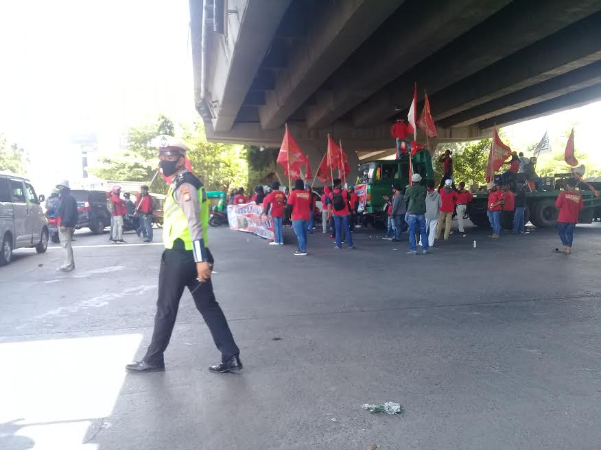 Buruh Makassar Kembali Unjuk Rasa Tolak Omnibus Law, Ini Tuntutannya untuk Presiden Jokowi