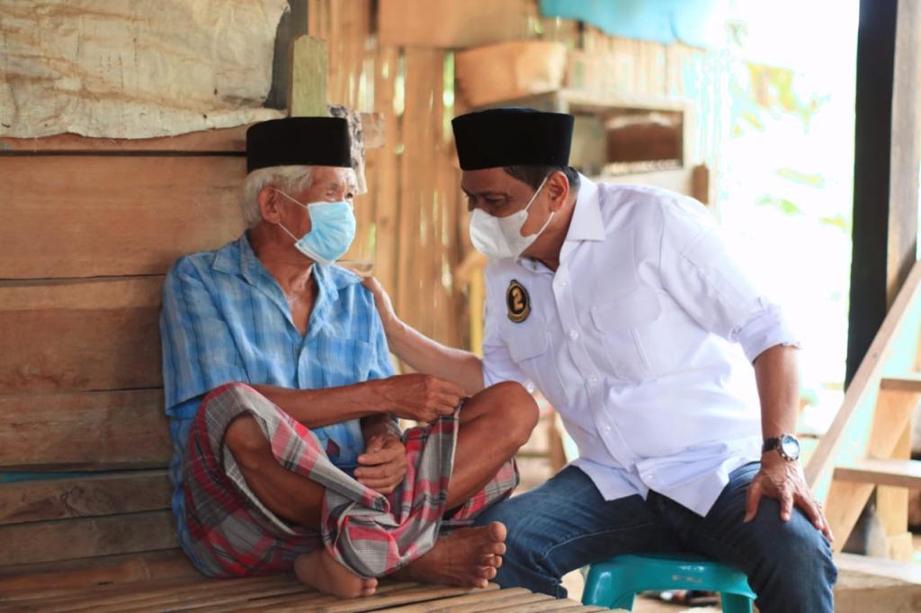 calon-bupati-barru-suardi-saleh-saat-menemui-warganya-beberapa-waktu-lalu.jpg