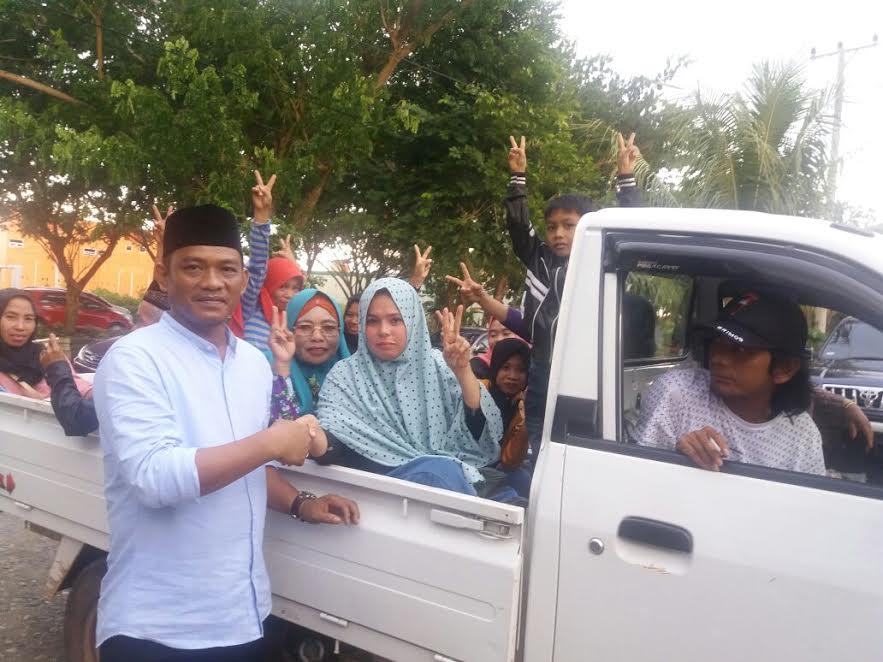 calon-bupati-luwu-patahudding-menyapa-warga-riwang-selatan_20180223_195339.jpg