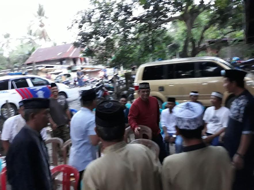 calon-bupati-wajo-dr-baso-rahmanuddin-berbuka-puasa-di-kelurahan-peneki_20180518_213015.jpg