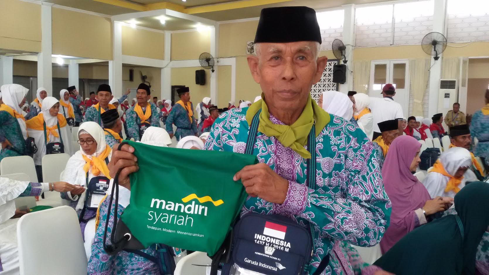 455 JCH Makassar Dapat Tas Punggung dari BSM