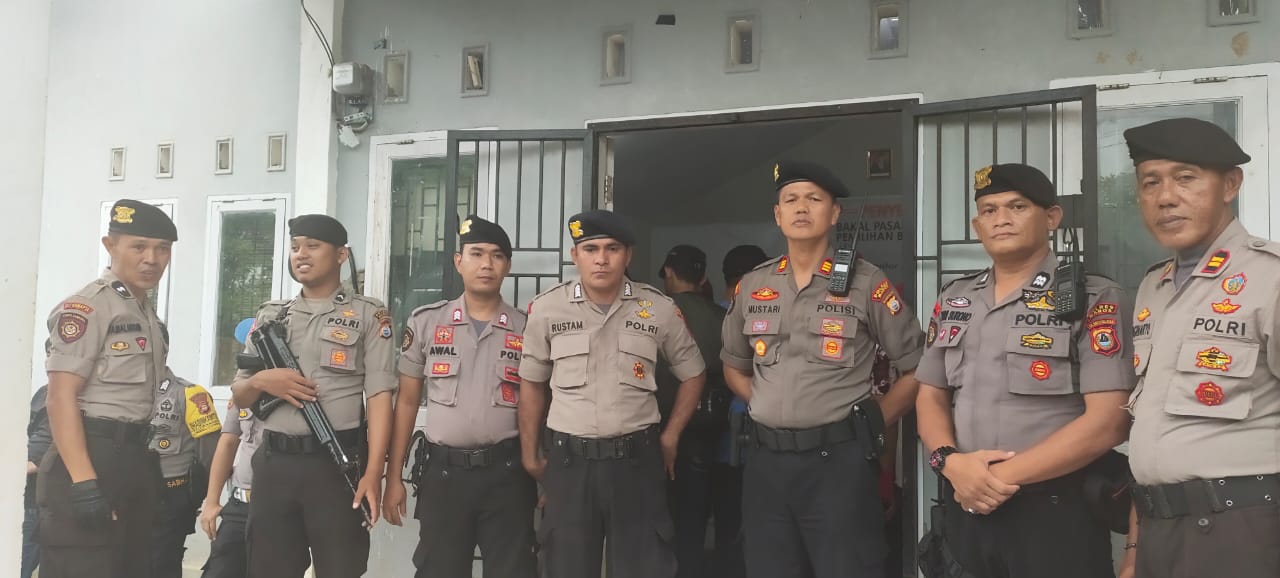 calon-perseorangan-di-pilkada-maros-serahkan-berkas-dukungan-ke-kpu-kapolres-pimpin-pengamanan.jpg