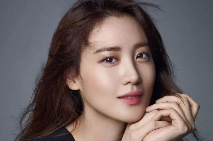 claudia-kim-pemeran-nagini-yang-bergabung-dengan-yg-entertainment.jpg