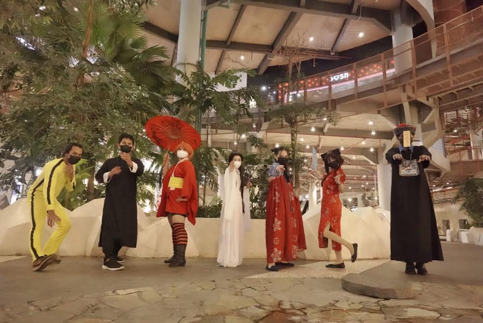 cosplay-kostum-memeriahkan-semarak-perayaan-tahun-baru-imlek-di-nipah-mal-makassar-2.jpg