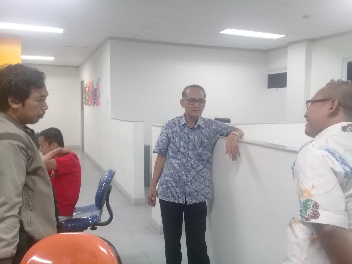 Mantan Humas Unhas Pamit di Kantor Tribun Timur