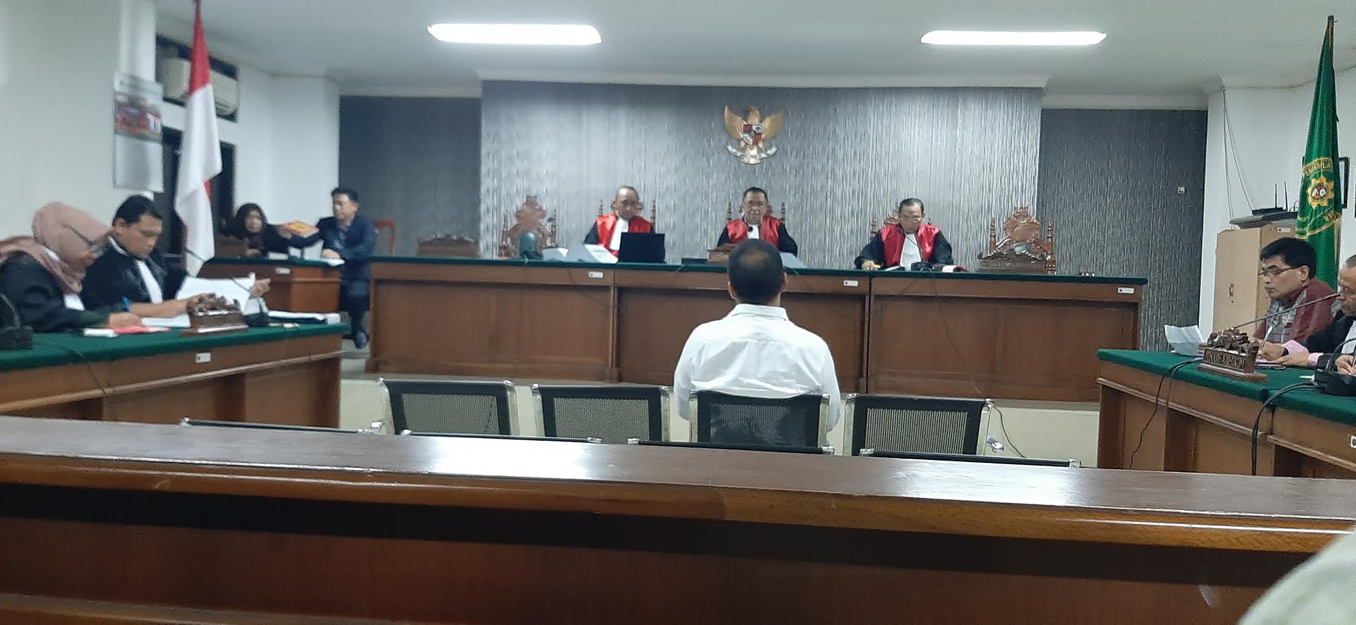 danny-pomanto-dp-disaat-hadiri-sidang-dana-hibah-kpu-kota-makassar.jpg
