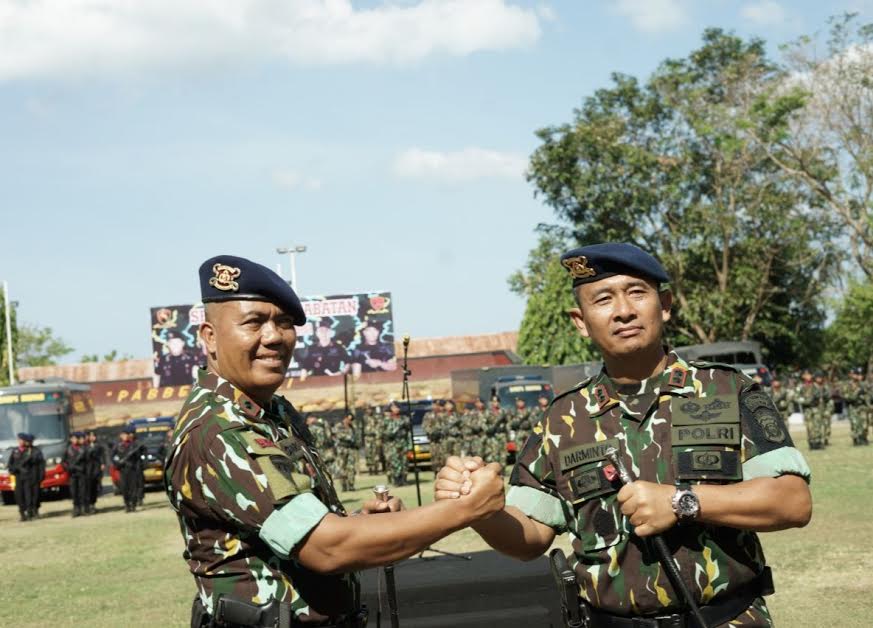 Dansat Brimob B Polda Sulsel Berganti