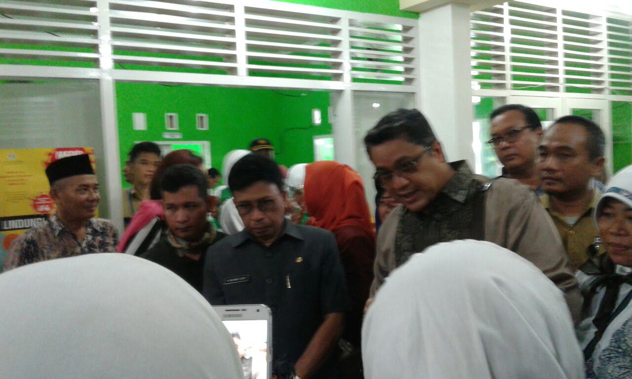 BREAKING NEWS: Dede Yusuf Kunjungi Asrama Haji Makassar, JCH Berebut Foto Bareng