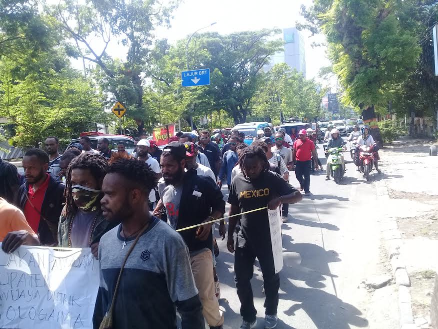 Mahasiswa Papua Longmarch, Macet Panjang di Jl Jendral Sudirman Makassar
