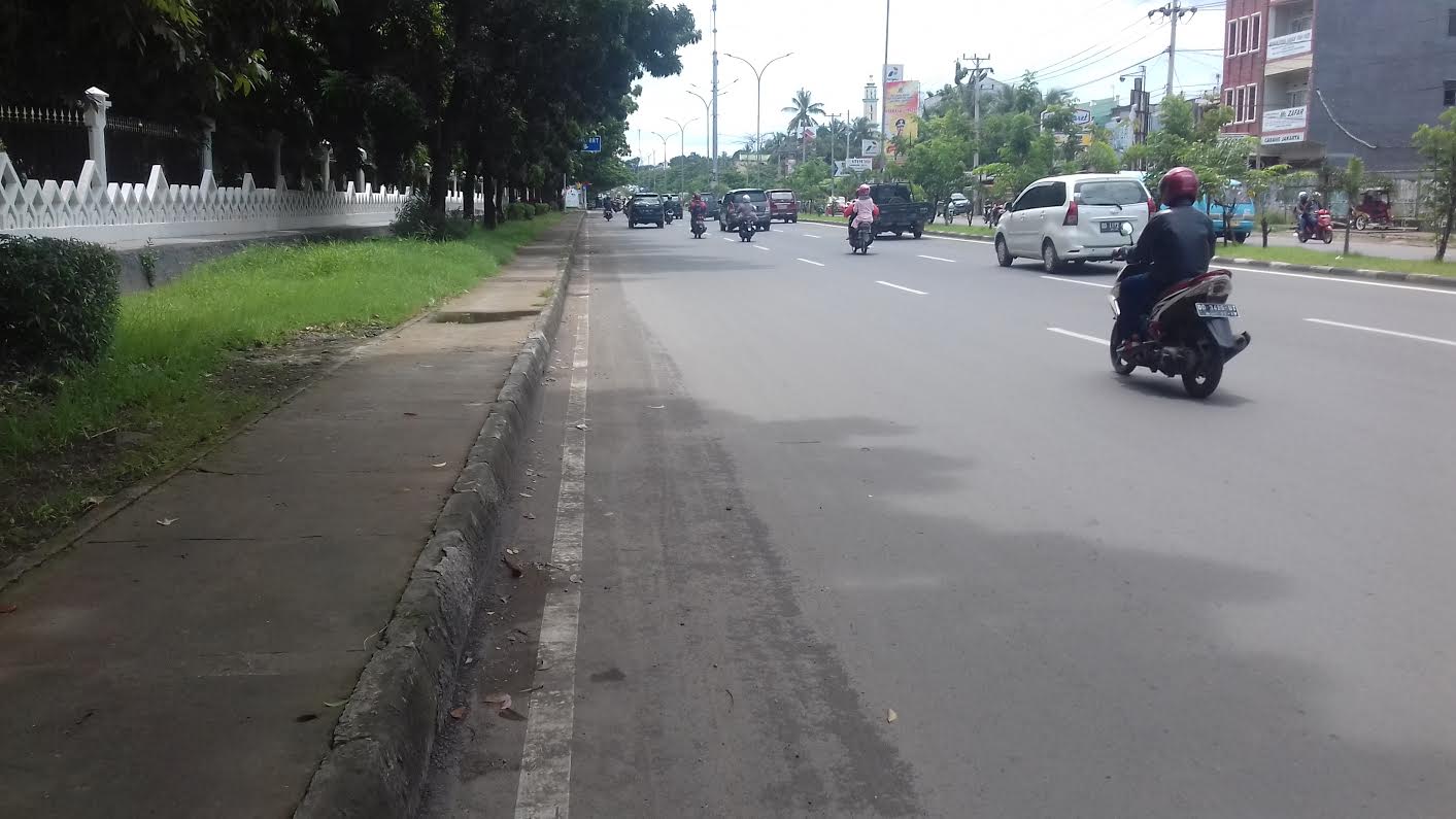 depan-kantor-gubernur_20160223_123257.jpg