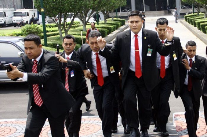 deretan-tugas-paspampres-yang-jarang-diketahui-orang-dari-beli-nasi-goreng-pesan-tiket-pesawat.jpg
