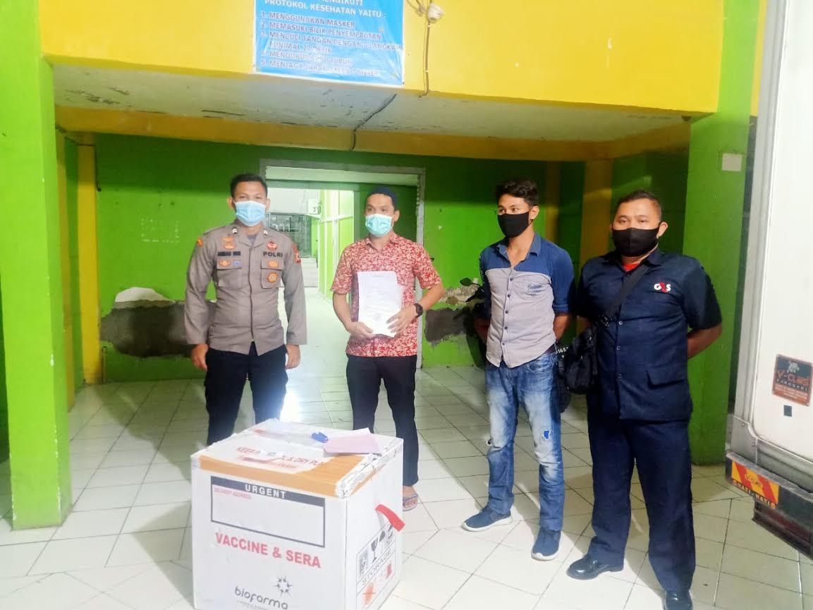 dinas-kesehatan-enrekang-kembali-kedatangan-vaksin-tambahan-672021.jpg